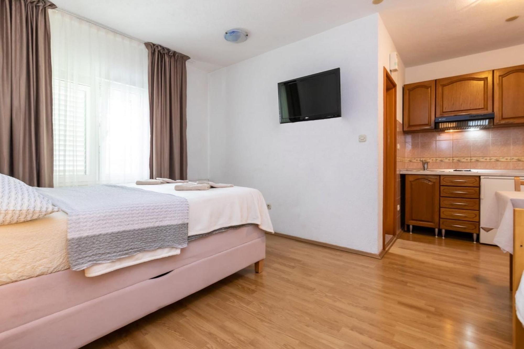 Apartments Dino Kastela Exterior photo