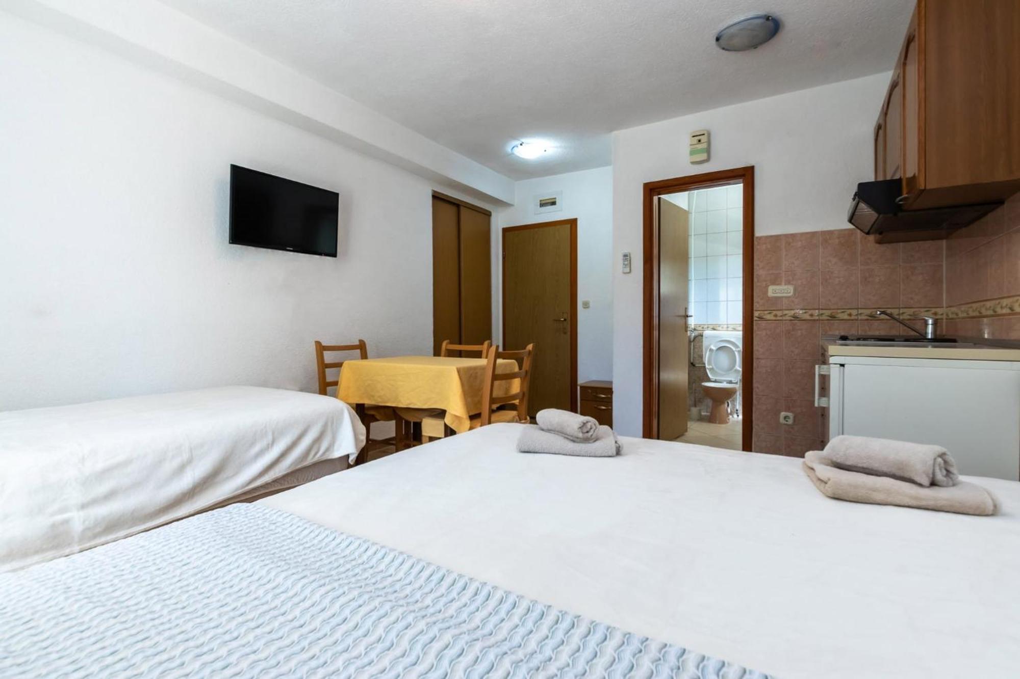 Apartments Dino Kastela Exterior photo