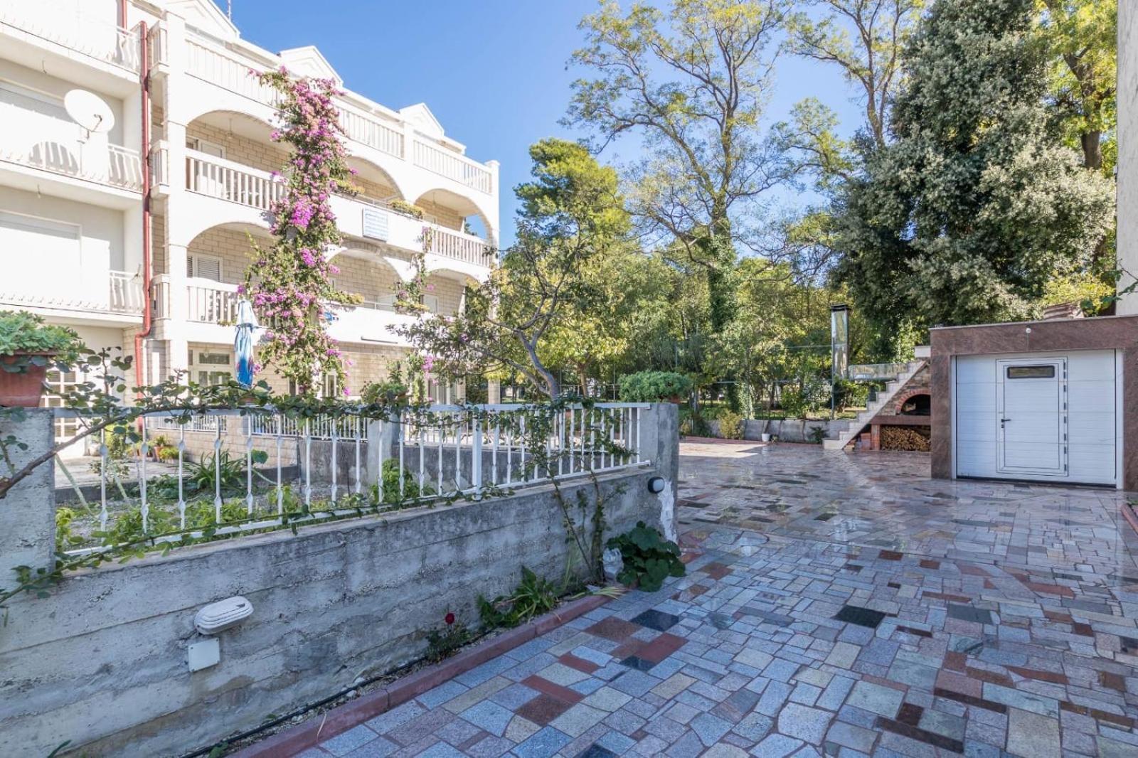 Apartments Dino Kastela Exterior photo